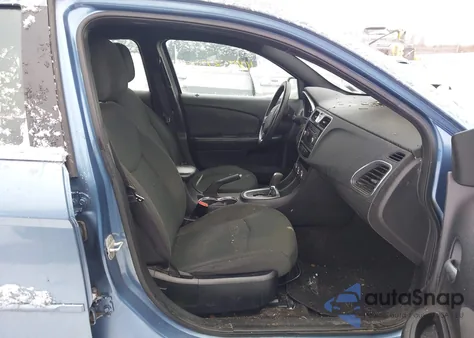 2011 Chrysler 200 Lx z USA, uszkodzony, nr VIN 1C3BC4FBXBN566600